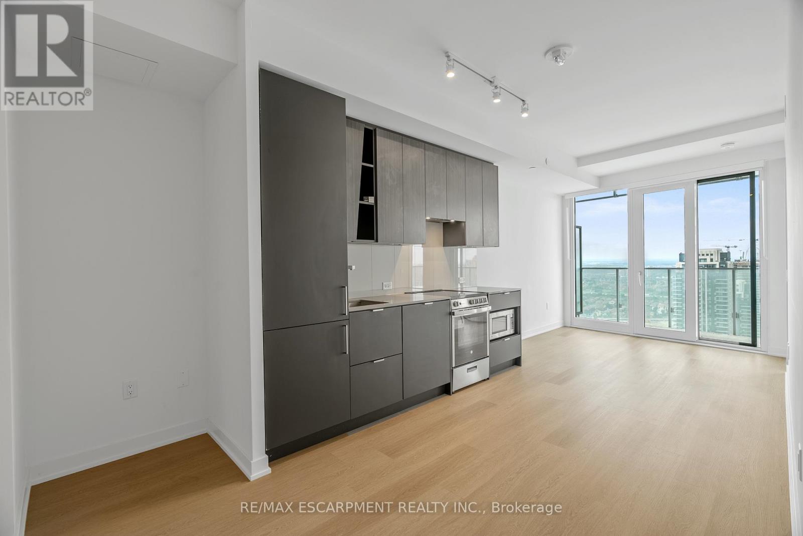 Photo 4 of 3413 3883 Quartz Road, Mississauga ON