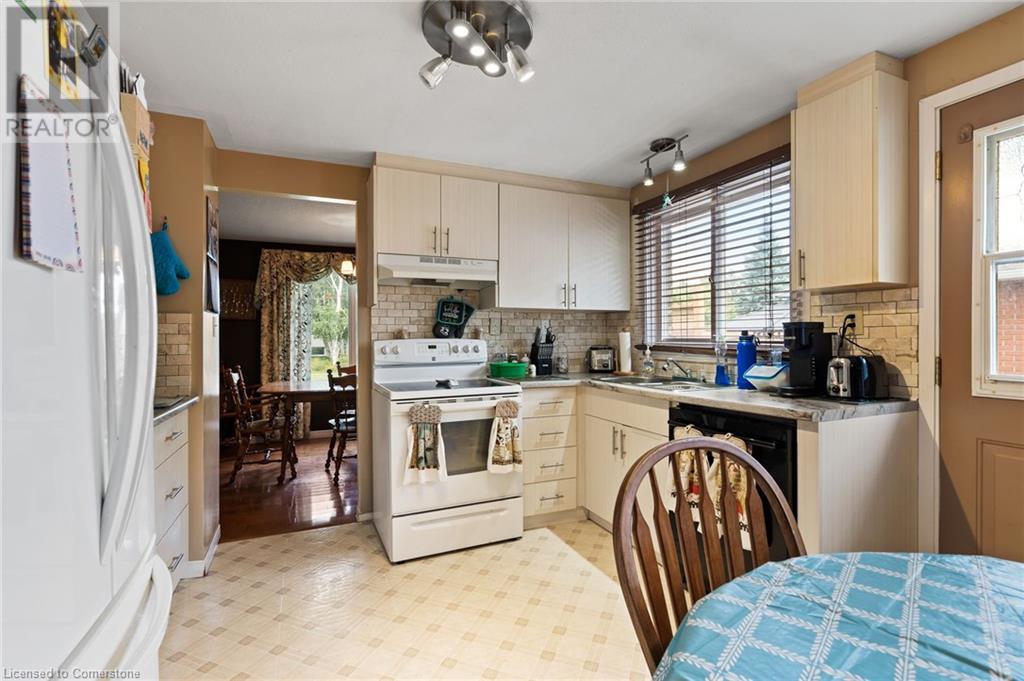 Photo 10 of 8164 Catalina Street, Niagara Falls ON