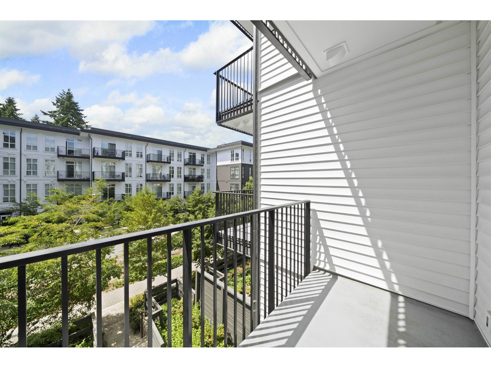 Photo 17 of 201 13933 105 Boulevard, Surrey BC