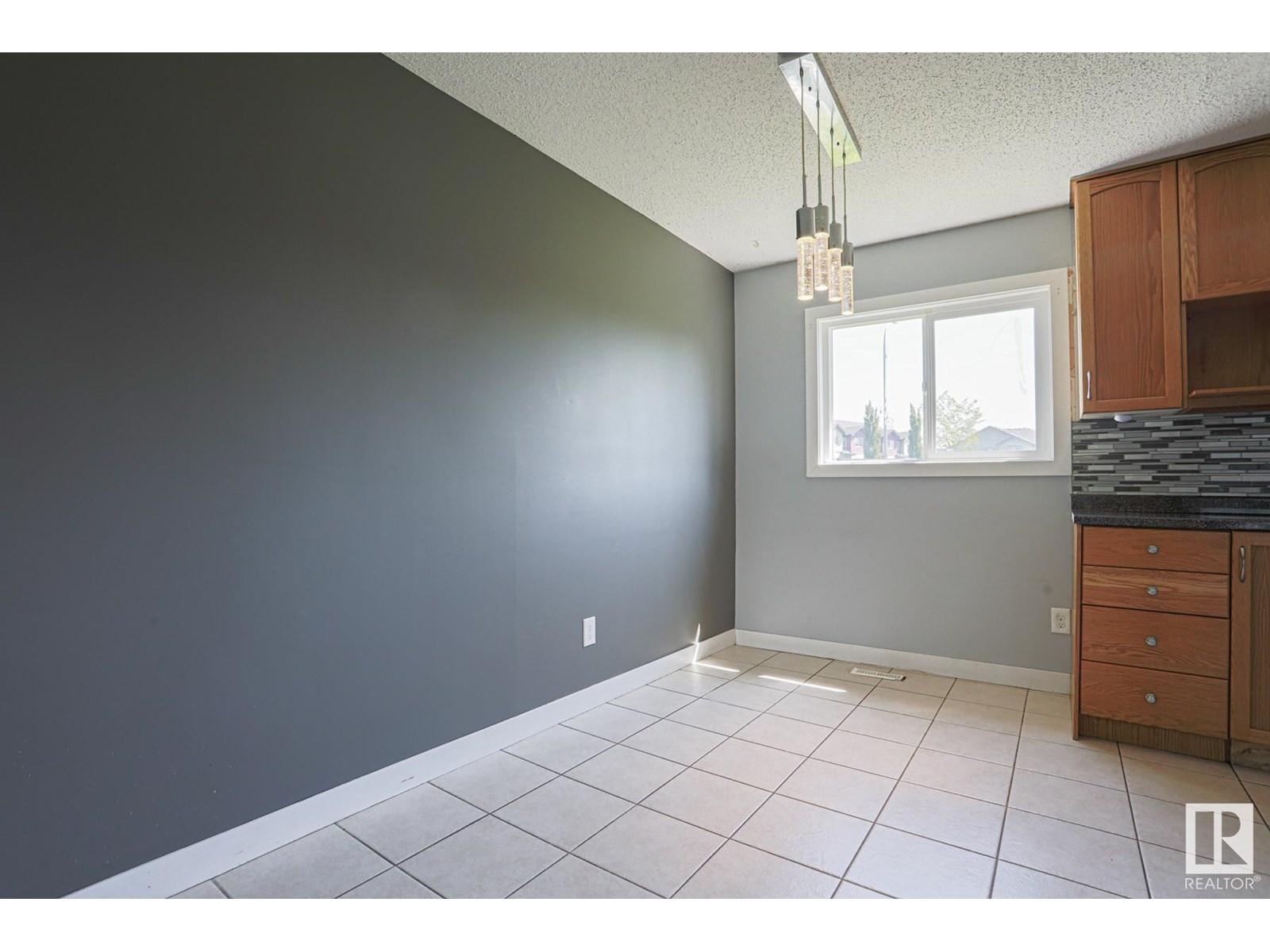 Photo 12 of 1411 35 St Nw, Edmonton AB