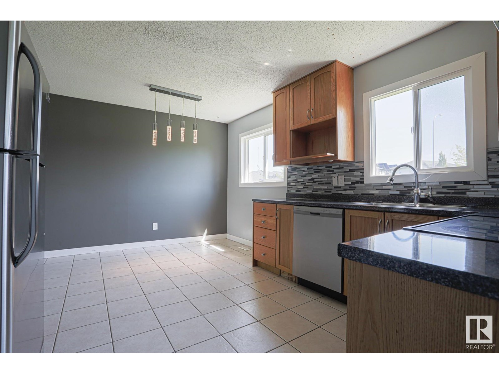 Photo 4 of 1411 35 St Nw, Edmonton AB