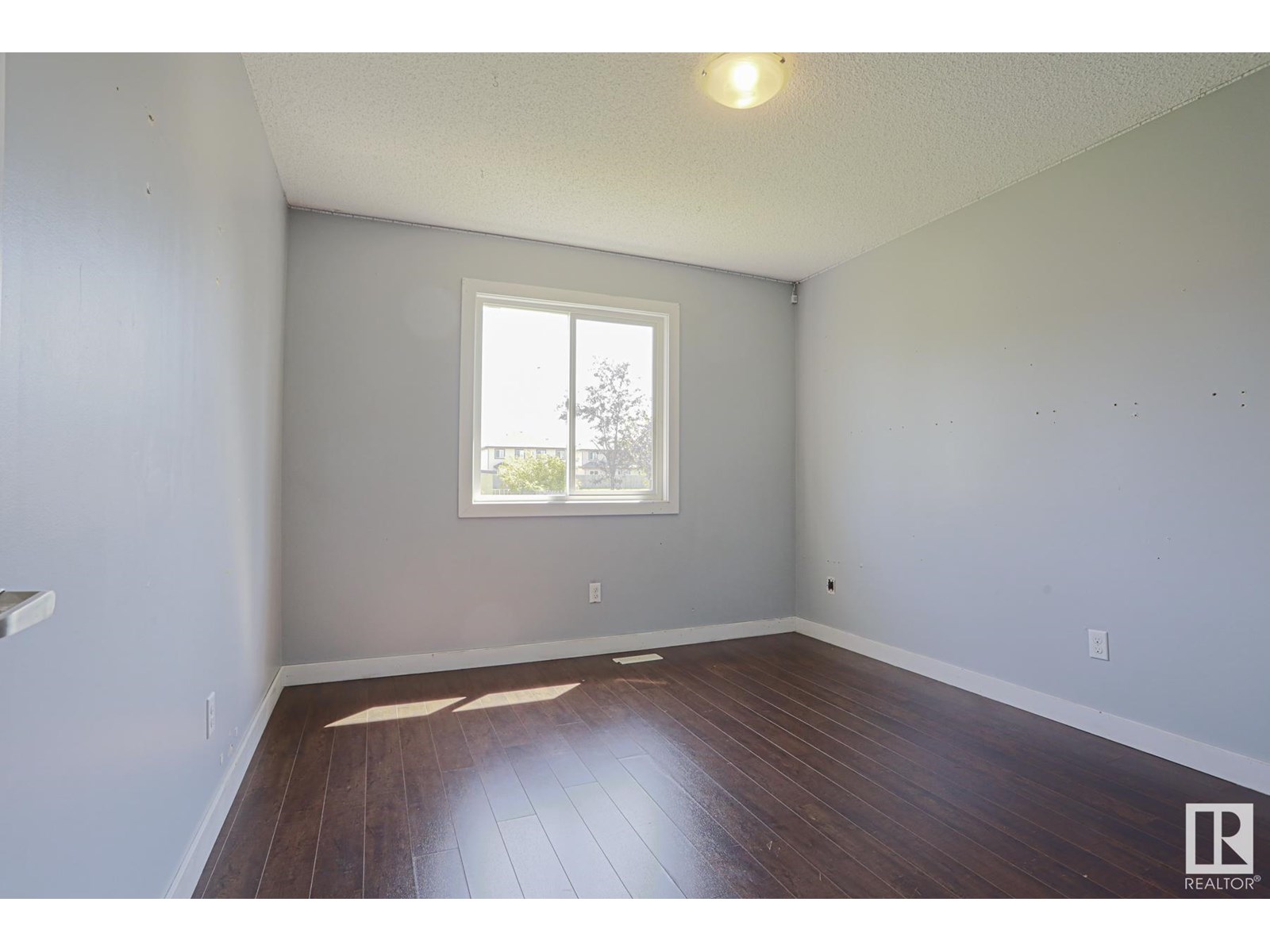 Photo 21 of 1411 35 St Nw, Edmonton AB