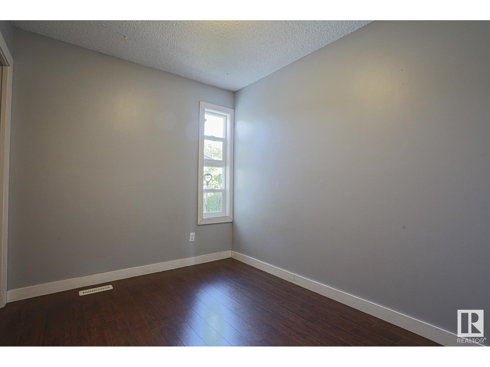 Photo 16 of 1411 35 St Nw, Edmonton AB