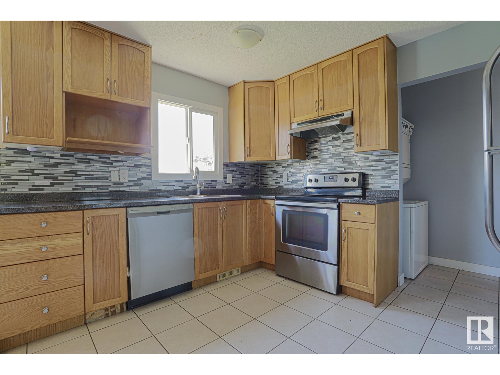 Photo 13 of 1411 35 St Nw, Edmonton AB