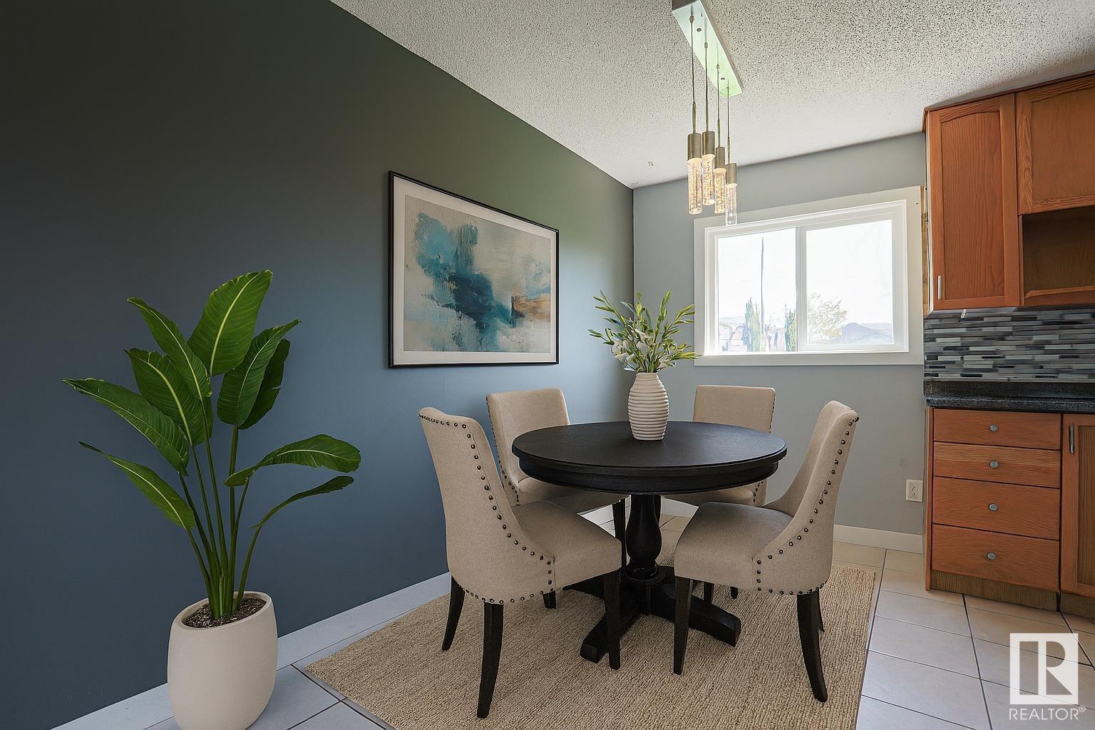 Photo 2 of 1411 35 St Nw, Edmonton AB