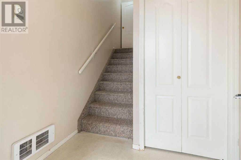 Photo 3 of 605 5220 50 A Avenue, Sylvan Lake AB