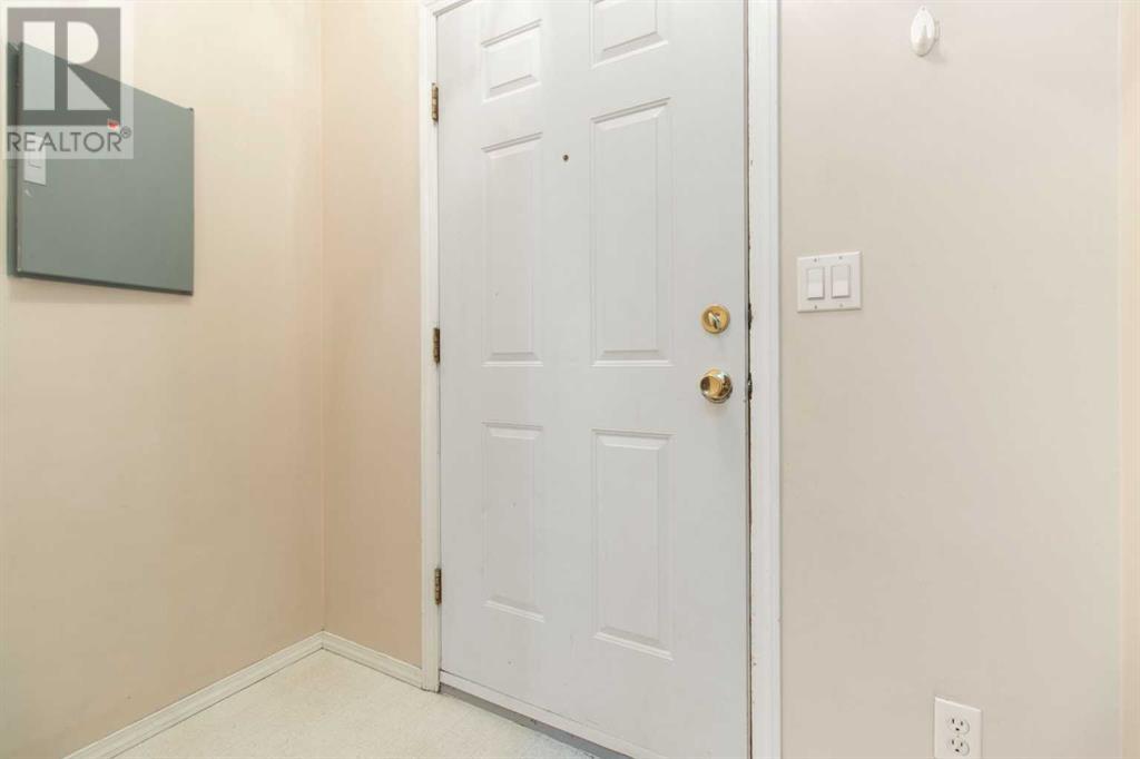Photo 2 of 605 5220 50 A Avenue, Sylvan Lake AB