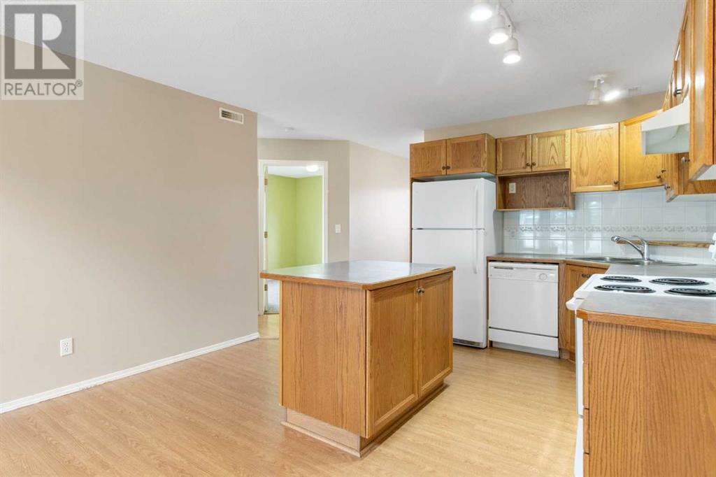Photo 9 of 605 5220 50 A Avenue, Sylvan Lake AB