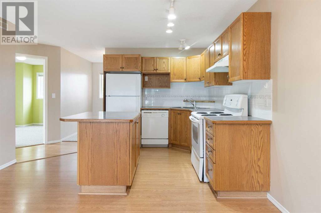 Photo 7 of 605 5220 50 A Avenue, Sylvan Lake AB