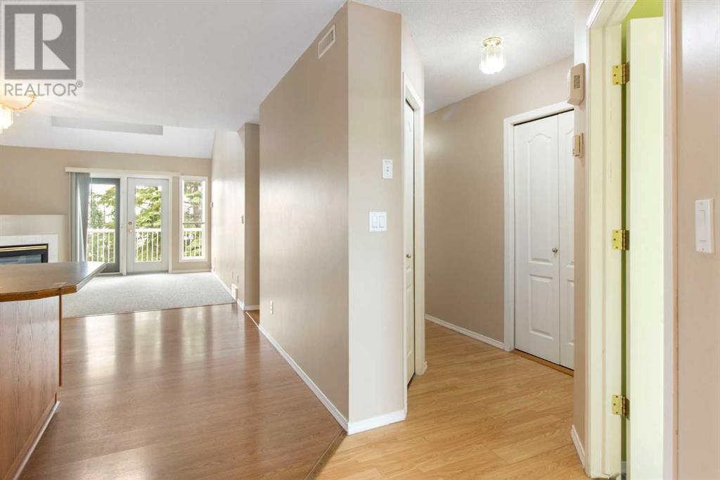 Photo 4 of 605 5220 50 A Avenue, Sylvan Lake AB