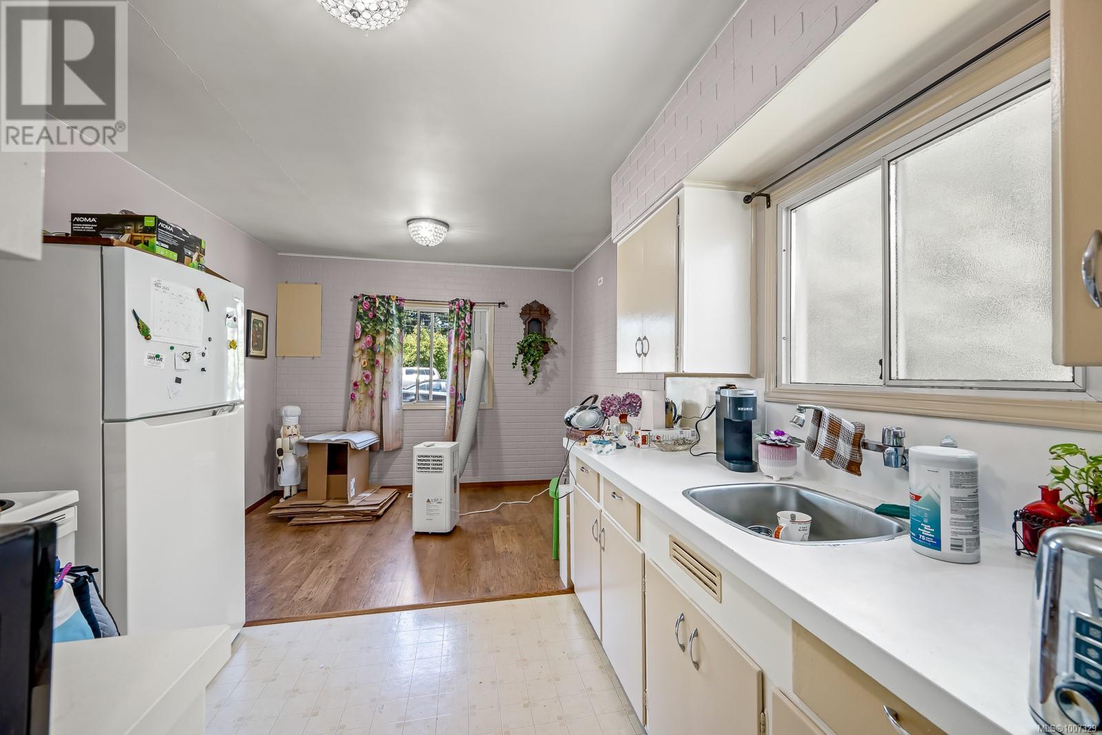 Photo 30 of 714 12 Th St, Courtenay BC