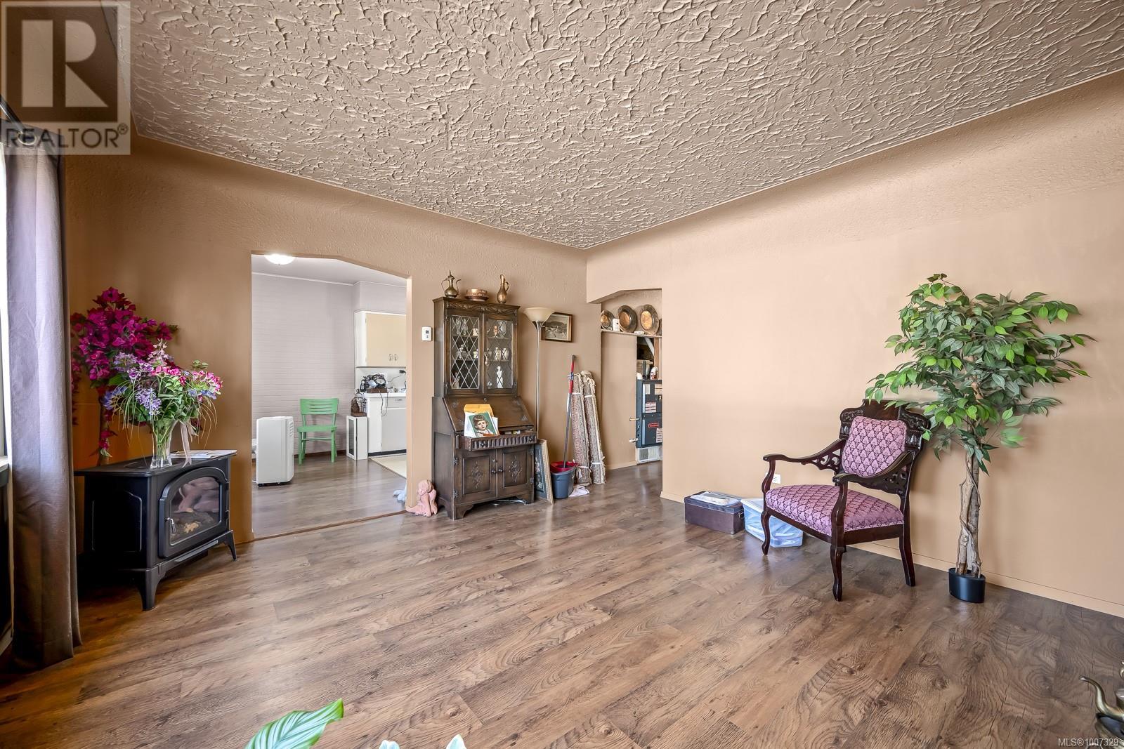 Photo 20 of 714 12 Th St, Courtenay BC