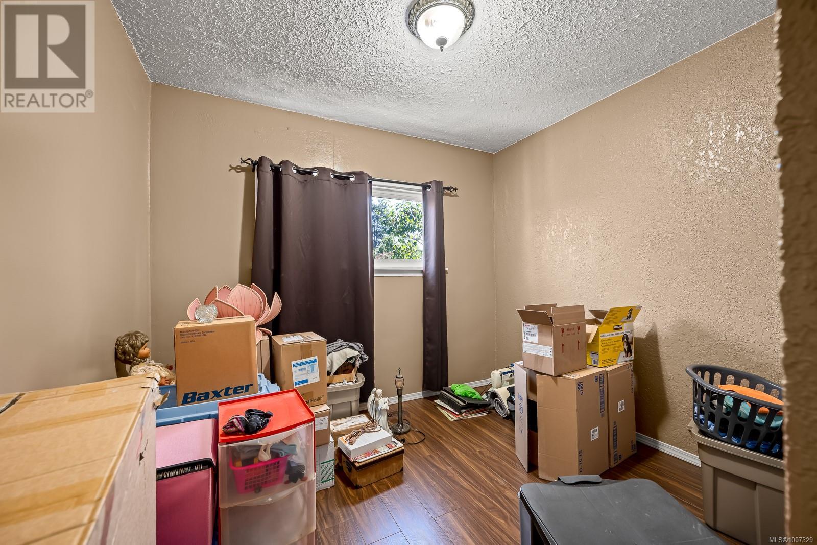 Photo 23 of 714 12 Th St, Courtenay BC