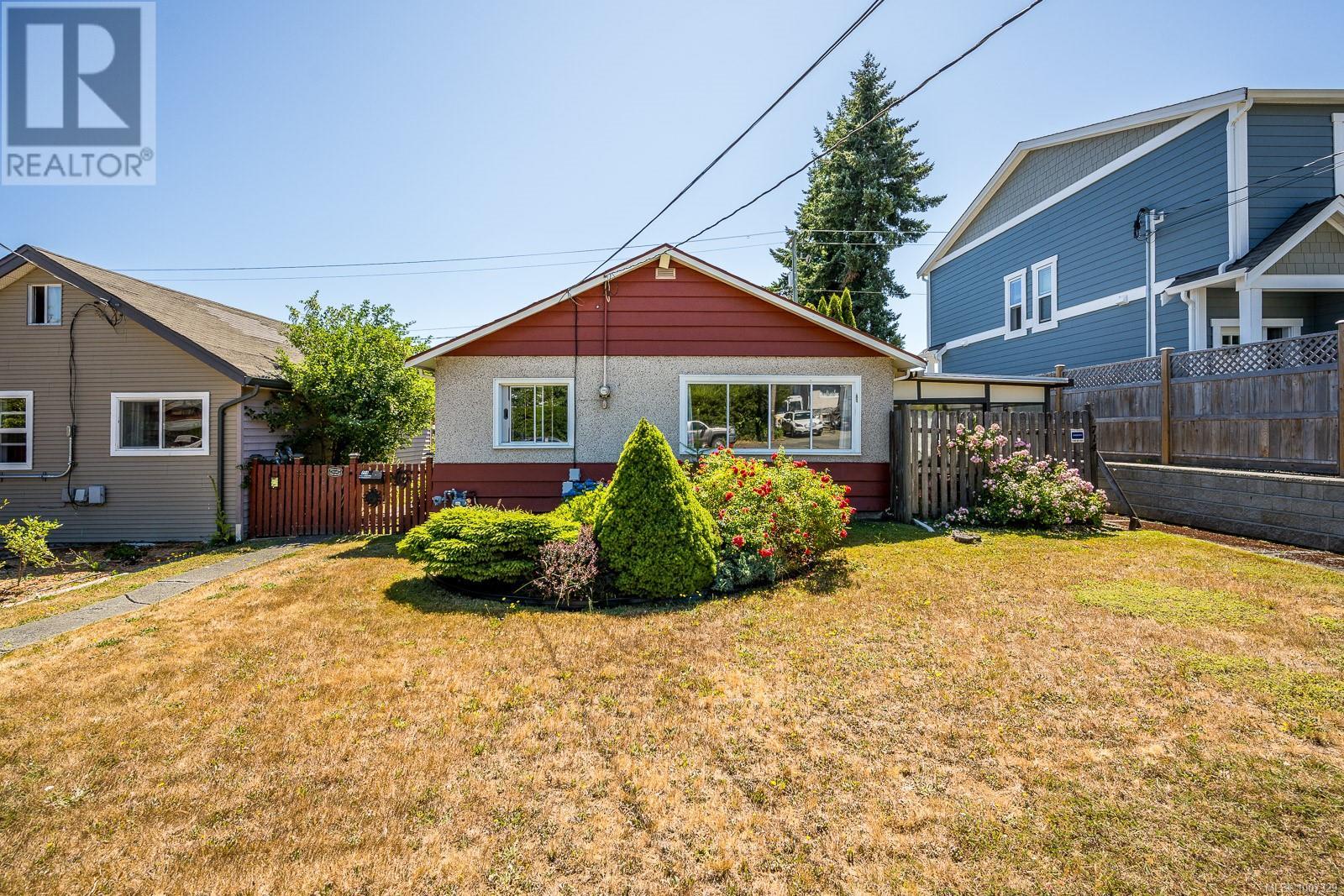 Photo 28 of 714 12 Th St, Courtenay BC
