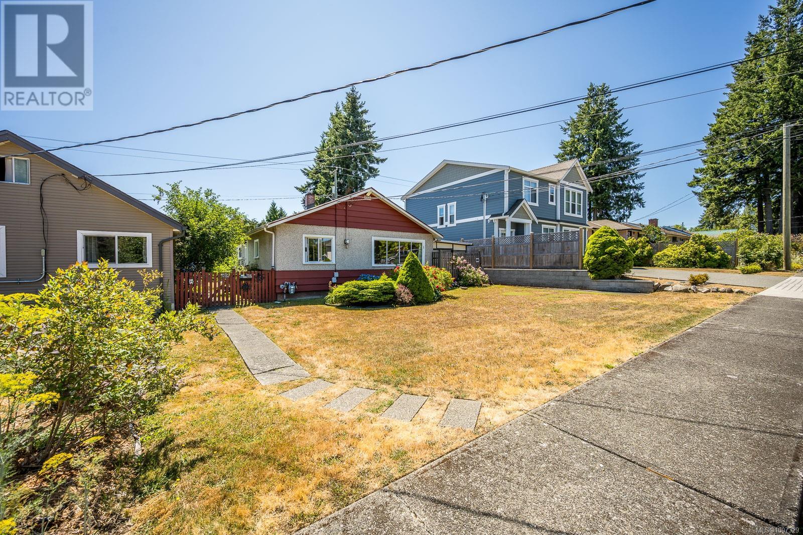 Photo 27 of 714 12 Th St, Courtenay BC