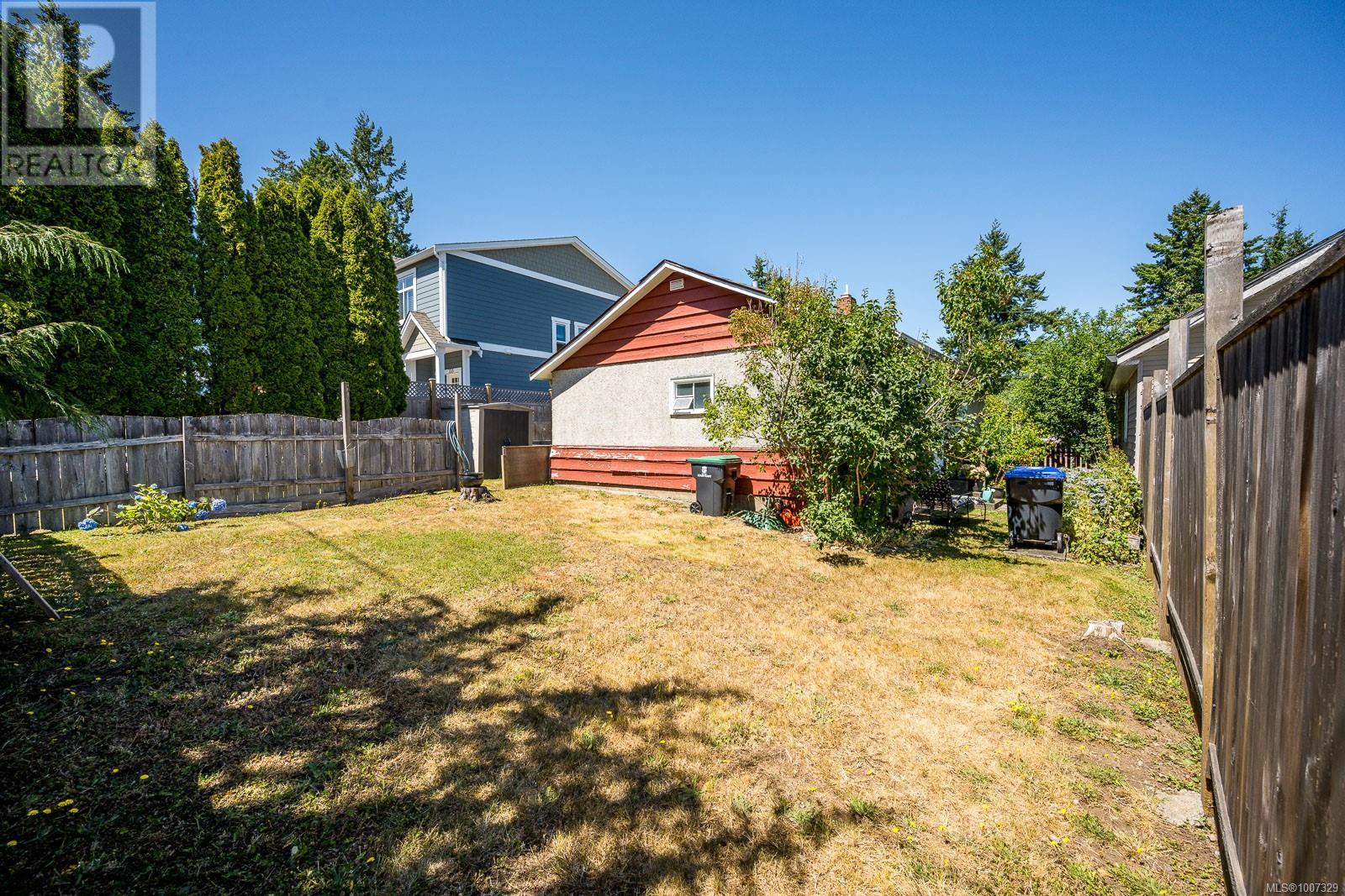 Photo 22 of 714 12 Th St, Courtenay BC