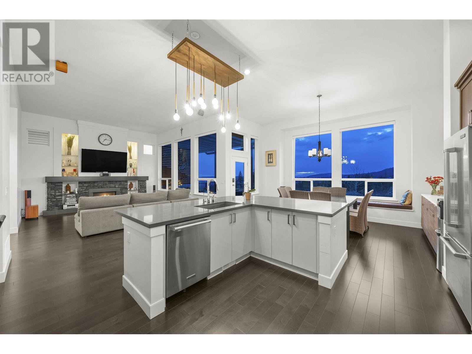 Photo 10 of 1510 Dayton Street, Coquitlam BC