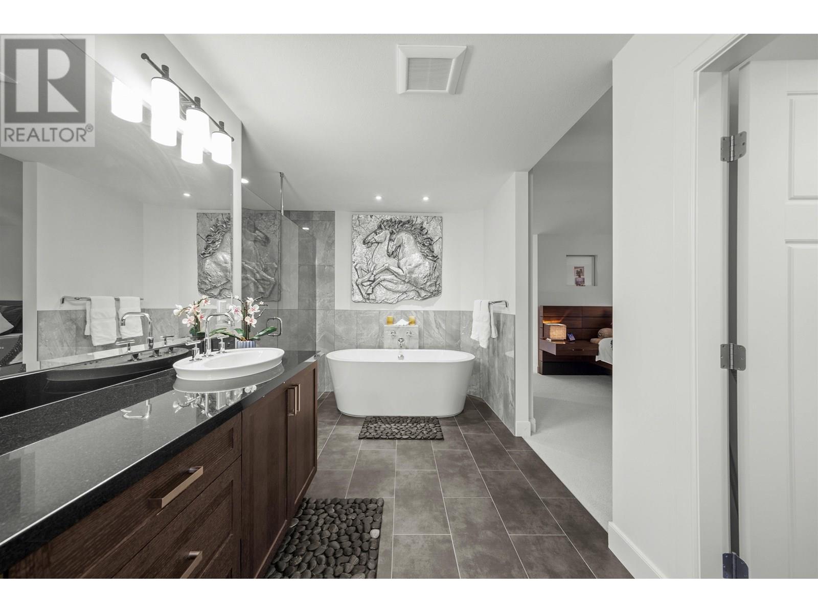 Photo 27 of 1510 Dayton Street, Coquitlam BC