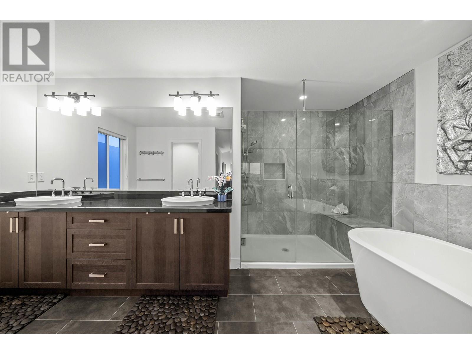 Photo 26 of 1510 Dayton Street, Coquitlam BC