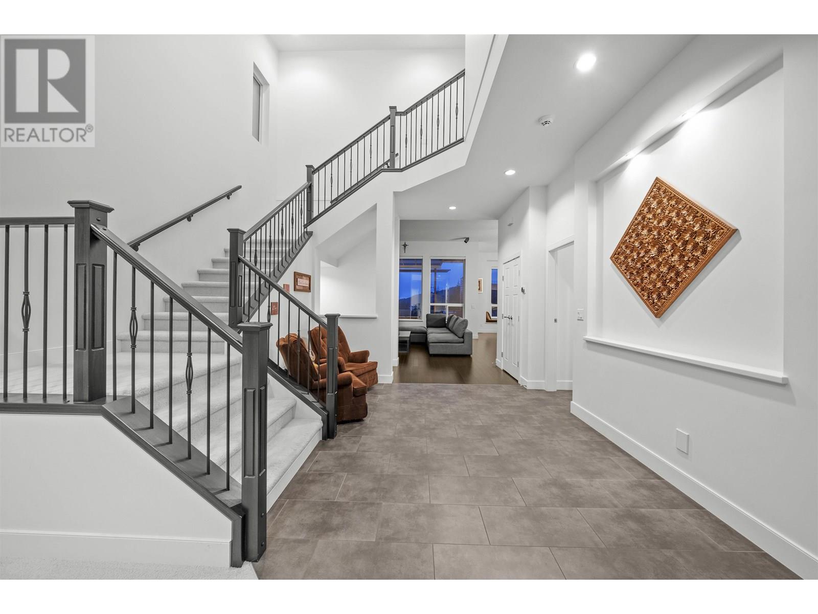 Photo 4 of 1510 Dayton Street, Coquitlam BC