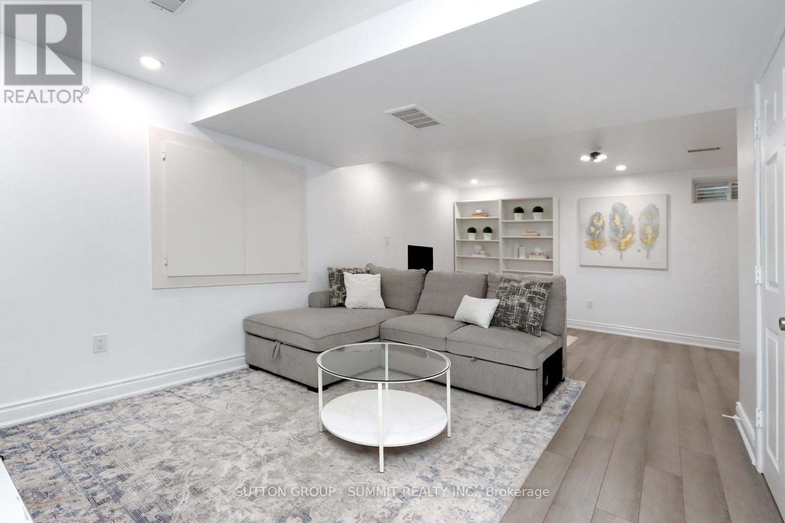 Photo 3 of 25 1771 Upper Wentworth Street, Hamilton ON