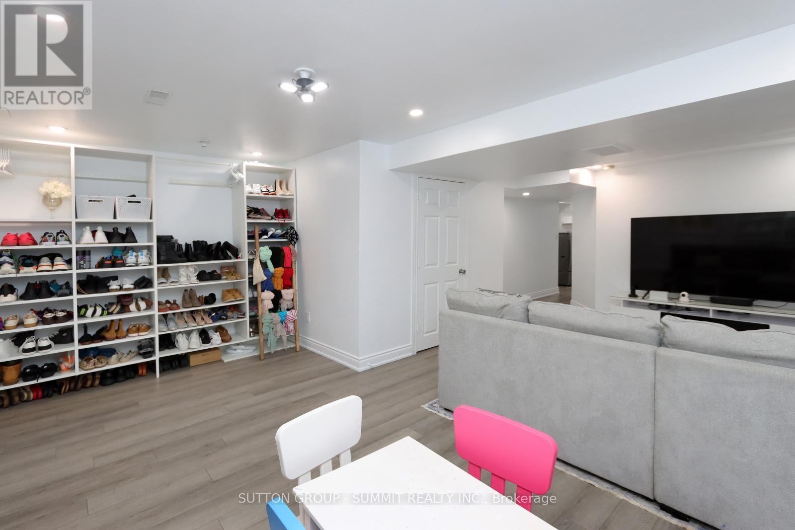 Photo 2 of 25 1771 Upper Wentworth Street, Hamilton ON