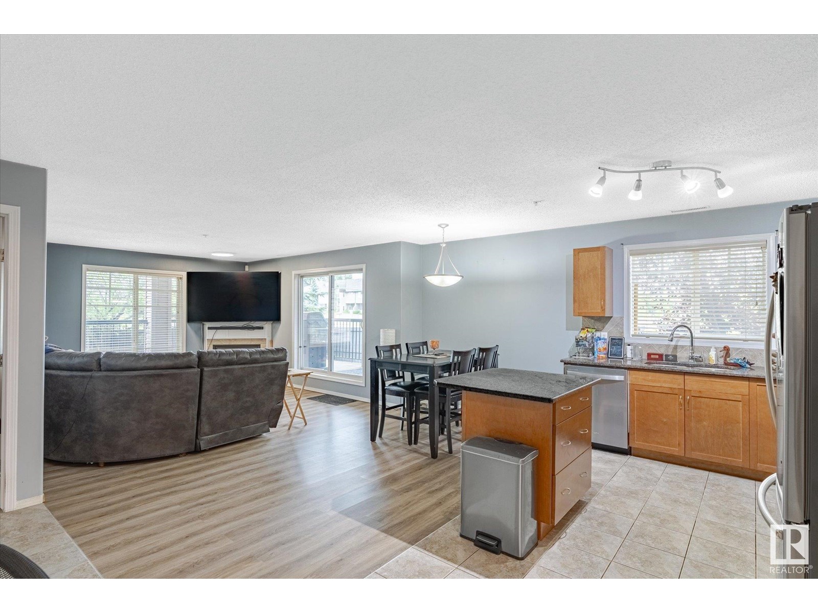 Photo 11 of 101 2098 Blackmud Creek Dr Sw, Edmonton AB