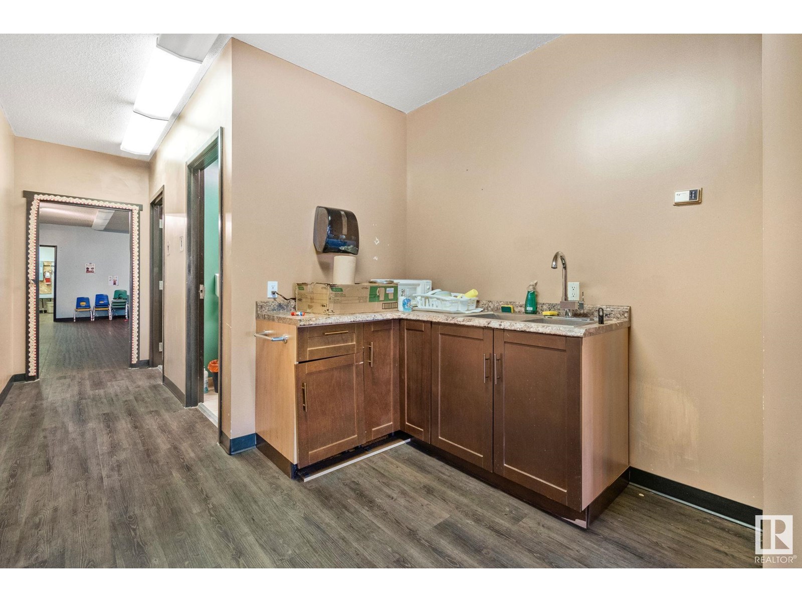 Photo 13 of 9938 70 Av Nw Nw, Edmonton AB