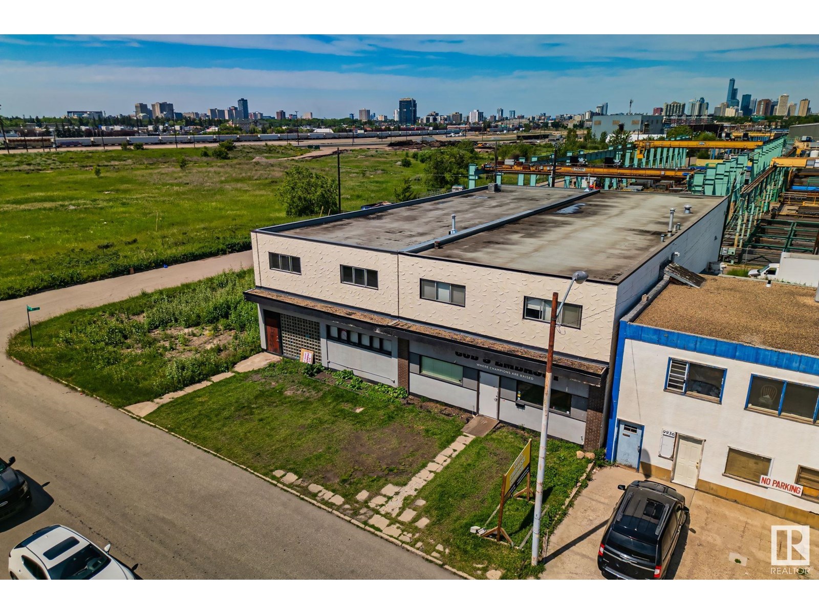 Photo 5 of 9938 70 Av Nw Nw, Edmonton AB