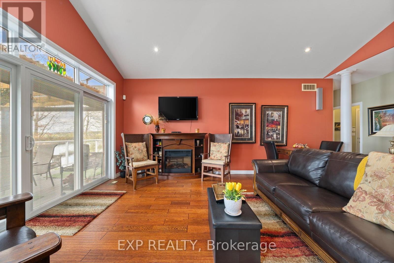 Photo 13 of 127 River Drive, Quinte West ON