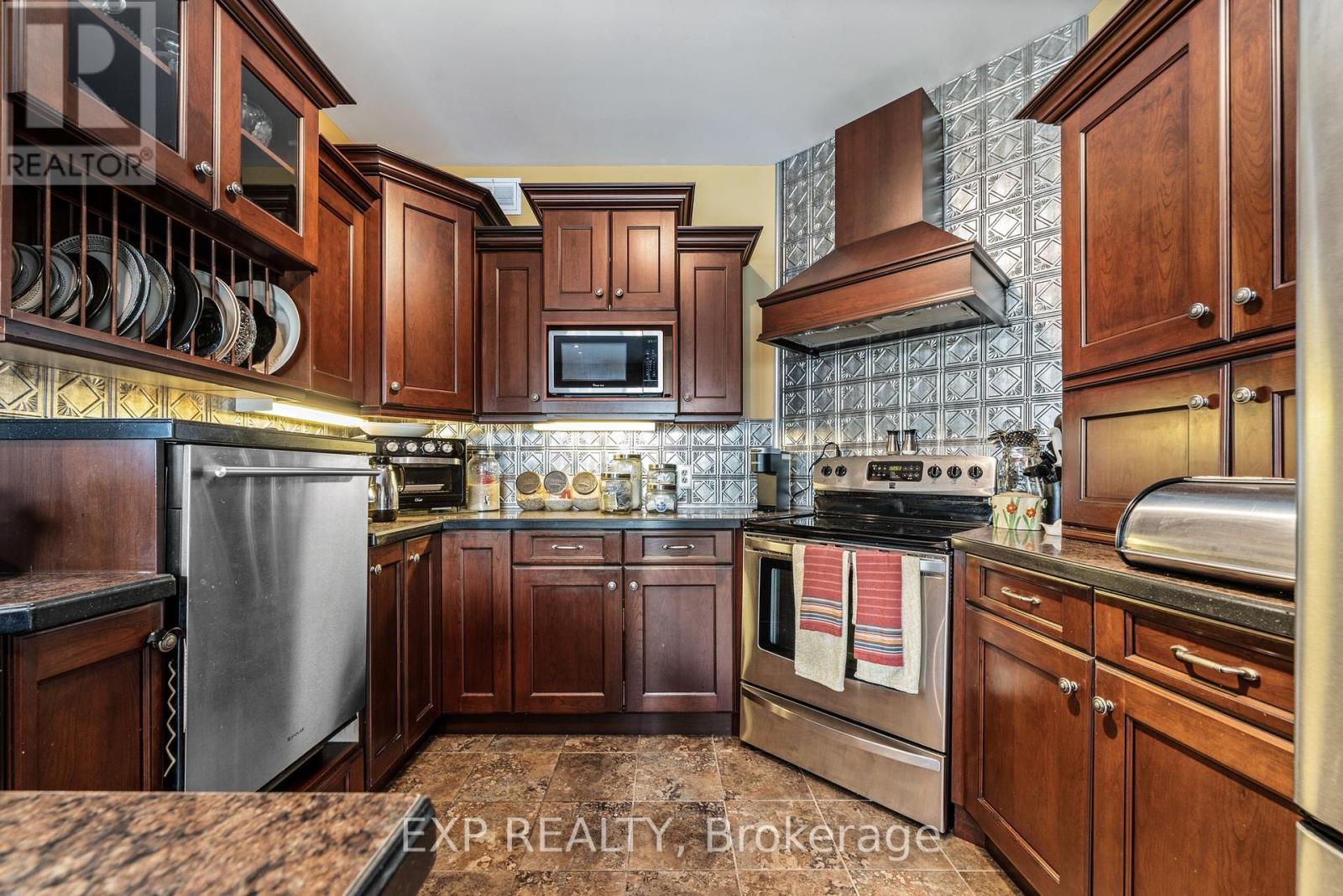 Photo 17 of 127 River Drive, Quinte West ON