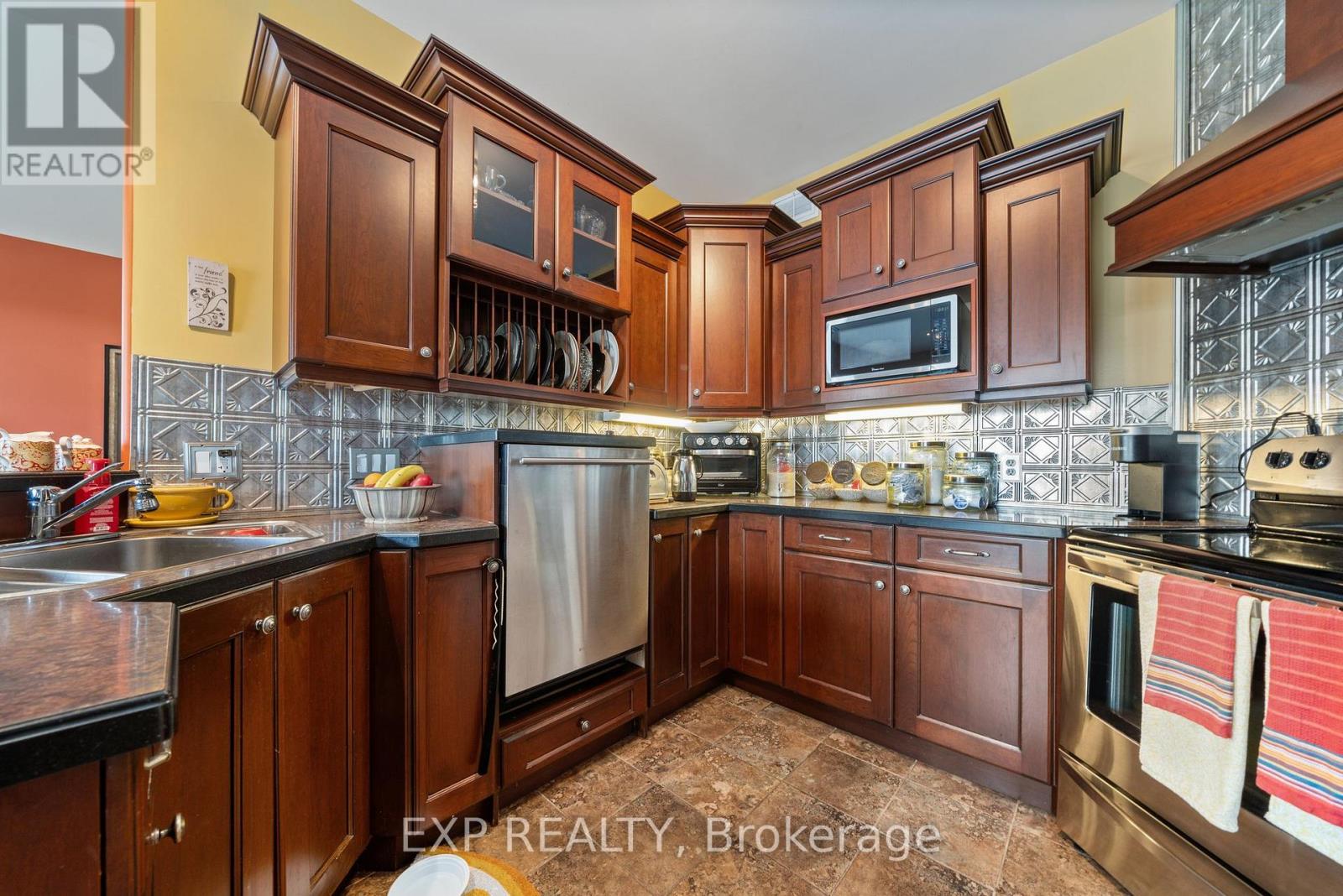 Photo 18 of 127 River Drive, Quinte West ON