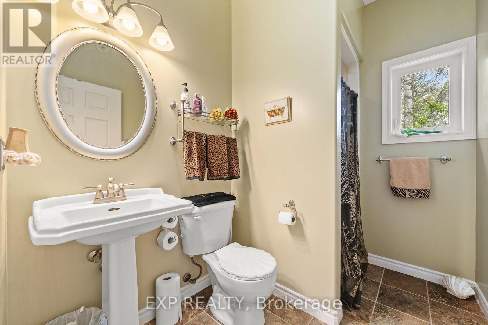 Photo 24 of 127 River Drive, Quinte West ON