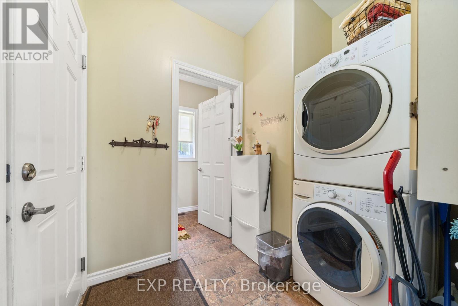 Photo 30 of 127 River Drive, Quinte West ON