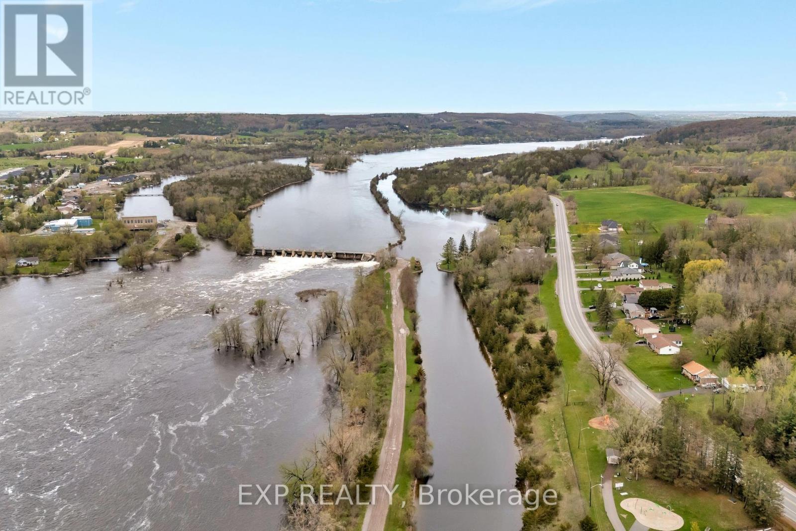Photo 45 of 127 River Drive, Quinte West ON