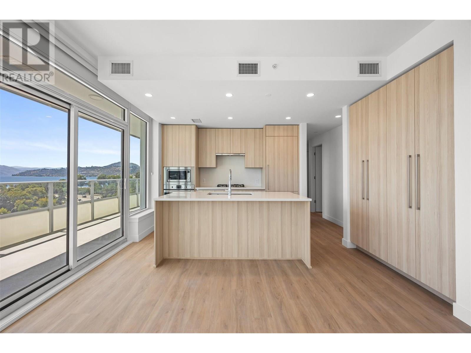 Photo 10 of 238 Leon Avenue Unit 804, Kelowna BC