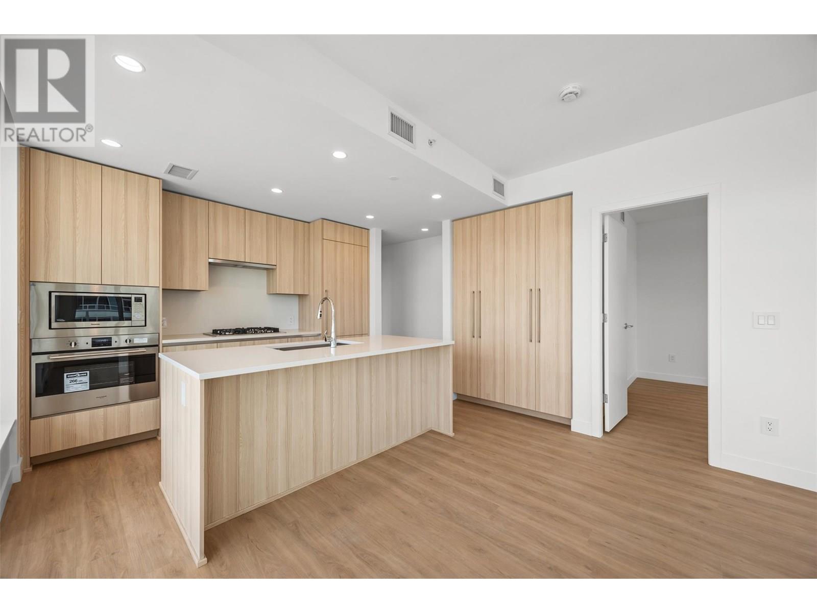 Photo 11 of 238 Leon Avenue Unit 804, Kelowna BC