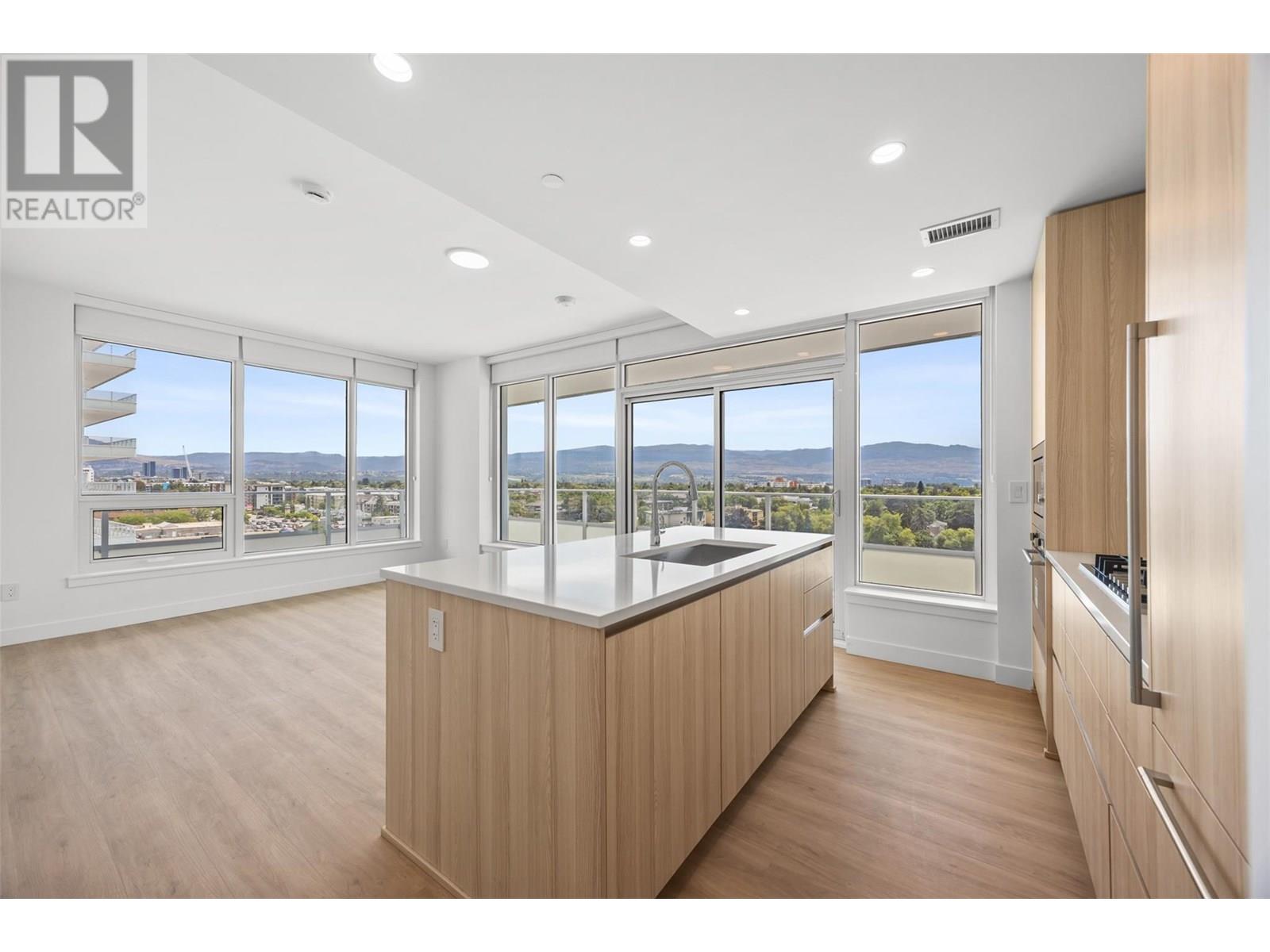 Photo 7 of 238 Leon Avenue Unit 804, Kelowna BC