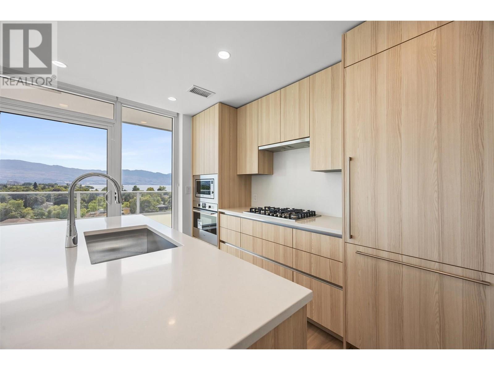 Photo 9 of 238 Leon Avenue Unit 804, Kelowna BC