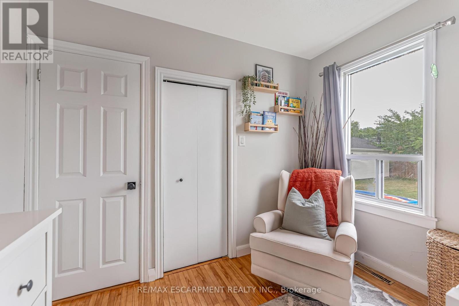 Single Family House for Sale in  COCHRANE ROAD Hamilton (Rosedale) 