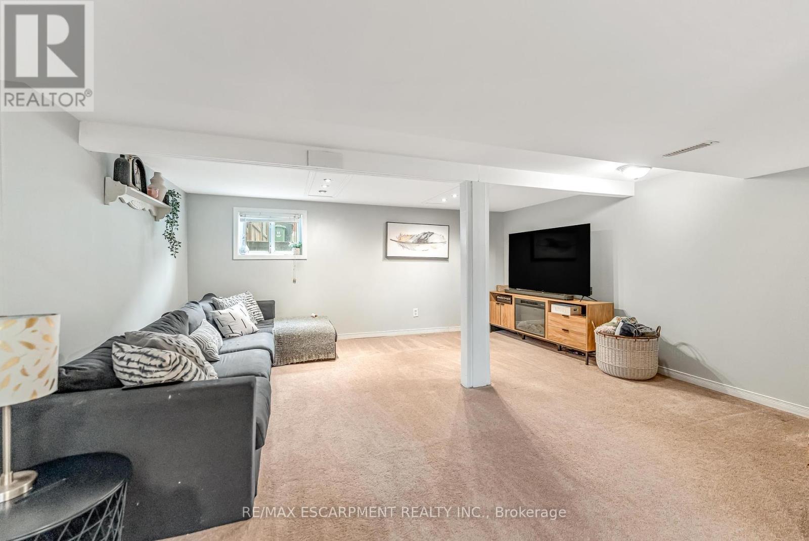Single Family House for Sale in  COCHRANE ROAD Hamilton (Rosedale) 