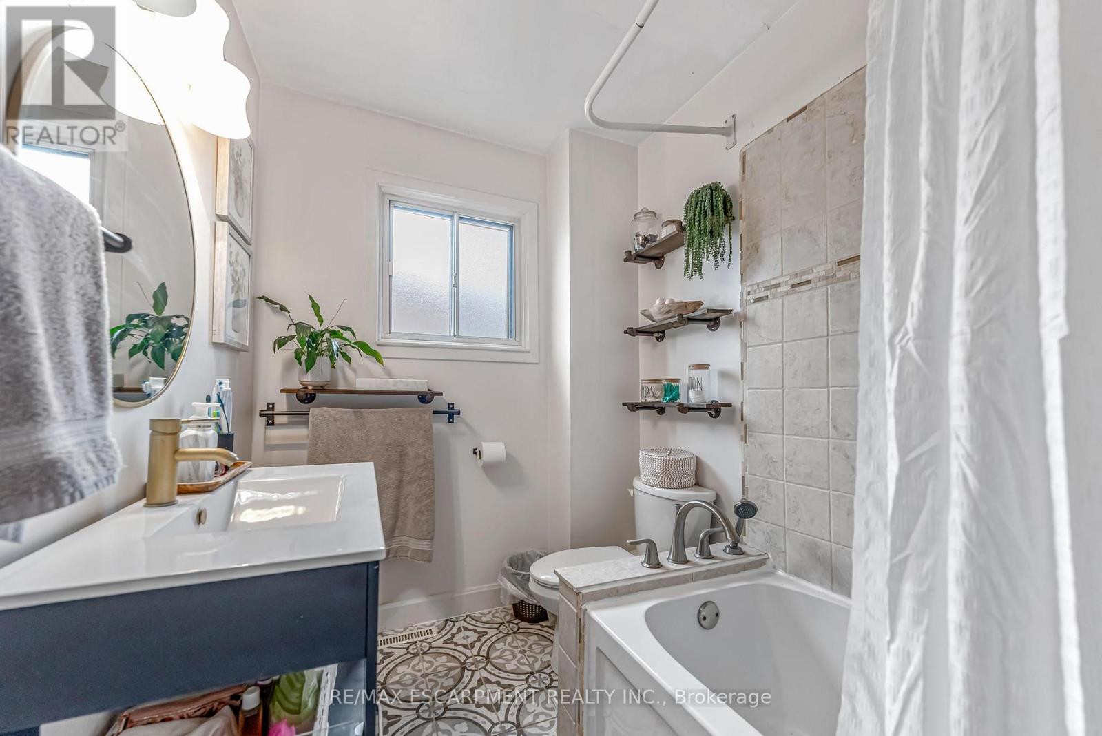 Single Family House for Sale in  COCHRANE ROAD Hamilton (Rosedale) 