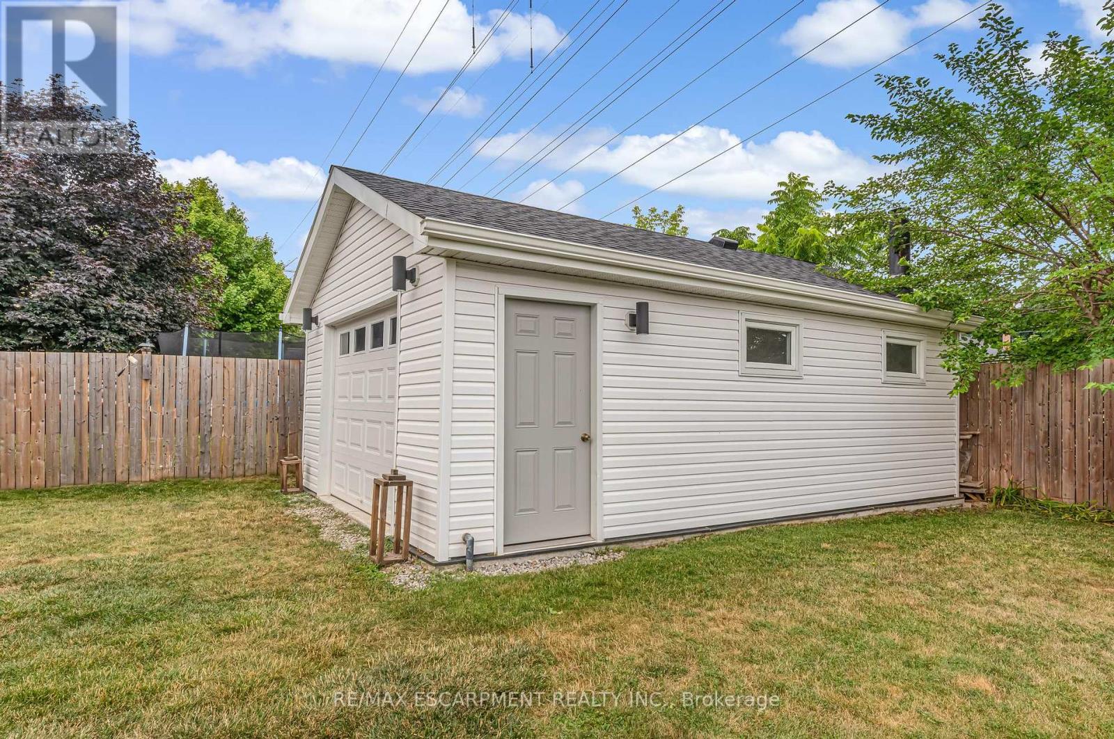 Single Family House for Sale in  COCHRANE ROAD Hamilton (Rosedale) 