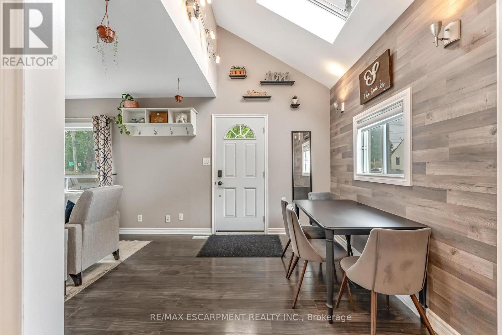 Single Family House for Sale in  COCHRANE ROAD Hamilton (Rosedale) 