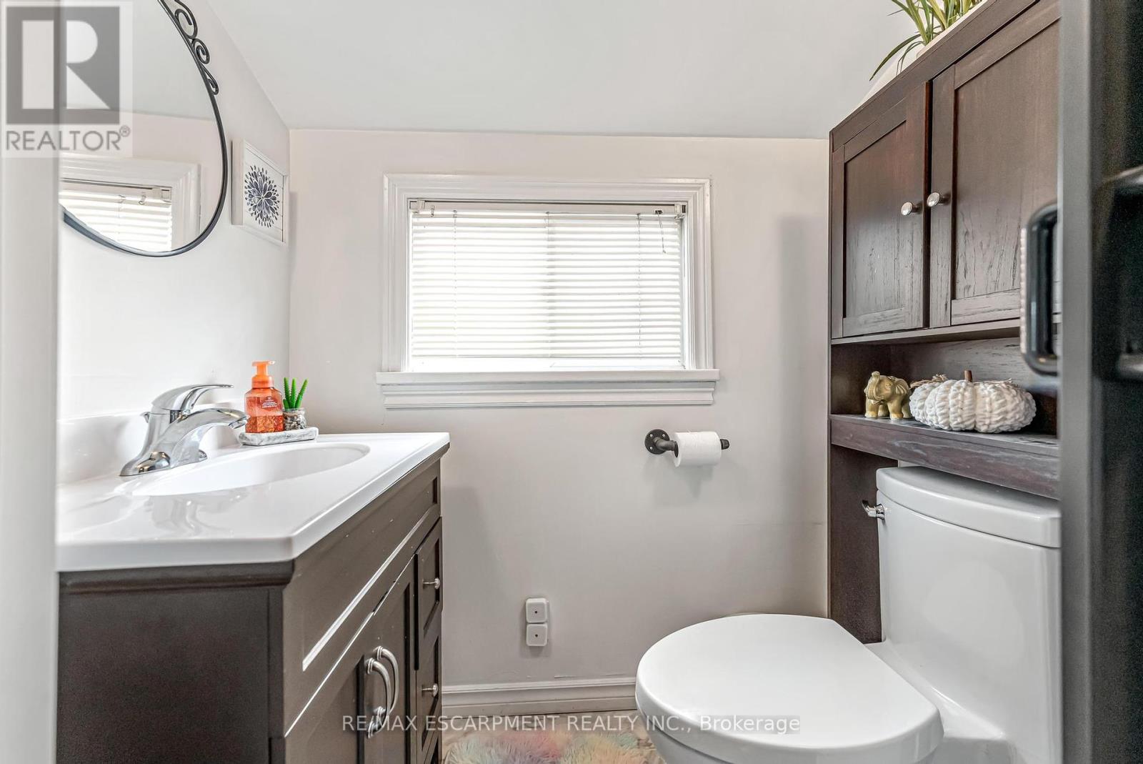 Single Family House for Sale in  COCHRANE ROAD Hamilton (Rosedale) 