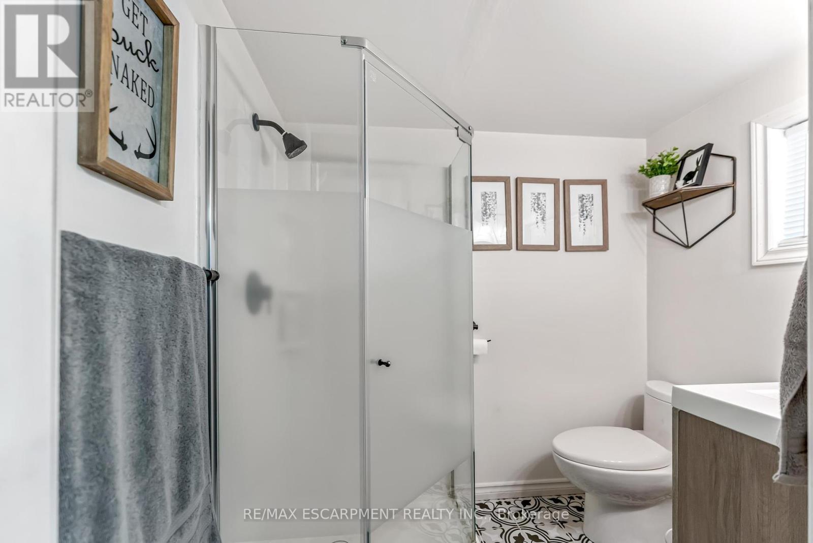 Single Family House for Sale in  COCHRANE ROAD Hamilton (Rosedale) 