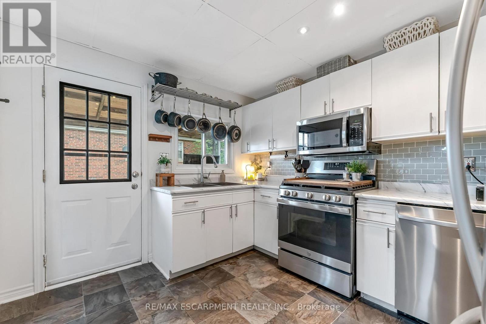 Single Family House for Sale in  COCHRANE ROAD Hamilton (Rosedale) 