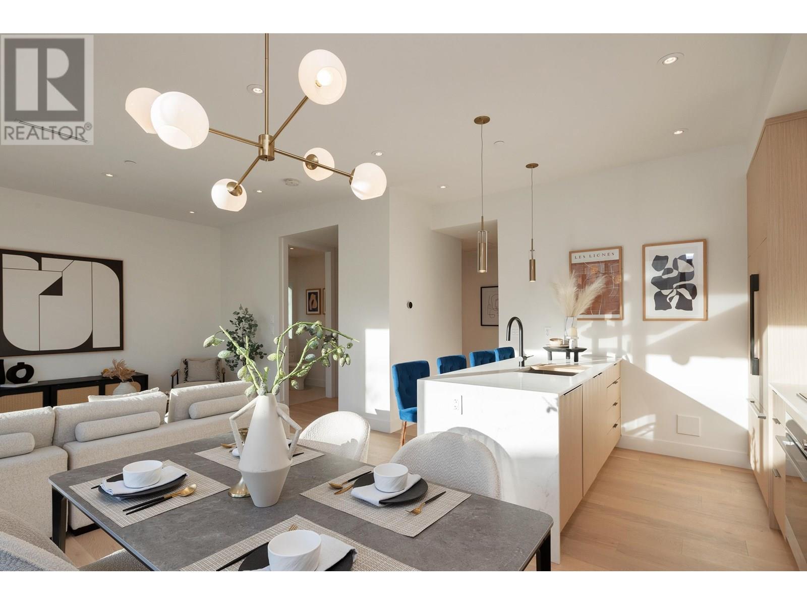Photo 11 of 32 E 37th Avenue, Vancouver BC