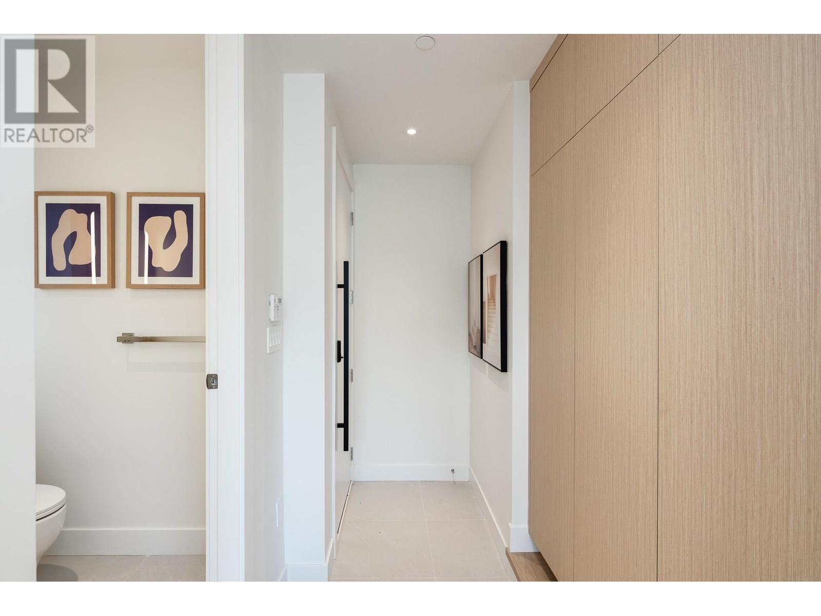 Photo 17 of 32 E 37th Avenue, Vancouver BC