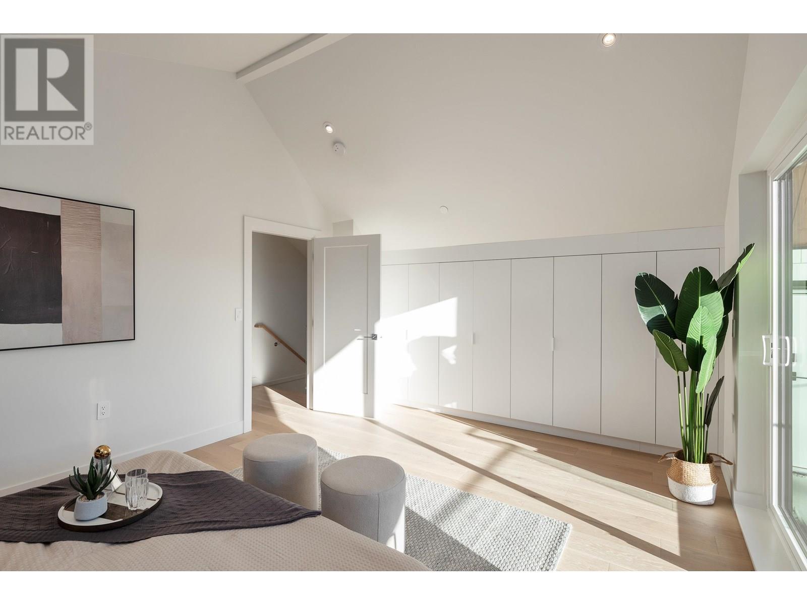 Photo 23 of 32 E 37th Avenue, Vancouver BC
